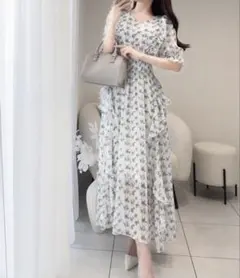 mily bilet 花柄サイドフリルVネックシアーワンピース(きれいめ)