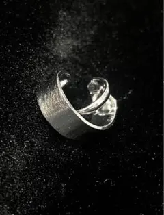 シルバー ツイストデザイン イヤーカフ