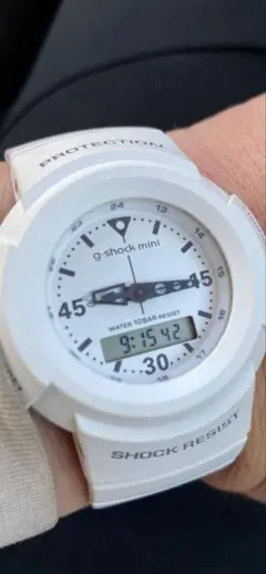 CASIO G-SHOCK mini 腕時計 ホワイトのサムネイル