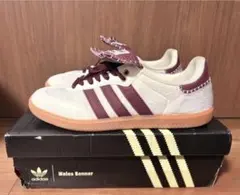 adidasのサムネイル