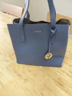 FURLA チャーム付き ハンドバッグ ブルーのサムネイル