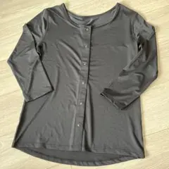 新品 黒 長袖シャツ ボタン付き　Mサイズ