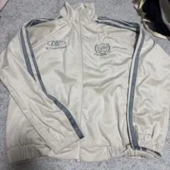 クリーム色 ジップアップジャケットのサムネイル