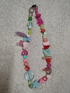 カラフルなハンドメイドネックレス