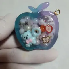リンゴ型キーホルダー クマ水色