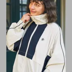 ホワイト　ウインドブレーカー　ナイロンジャケット　羽織り