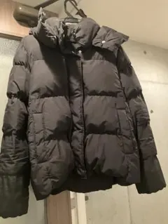 ブラックダウンジャケット フード付き