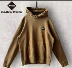 ベージュ パーカー