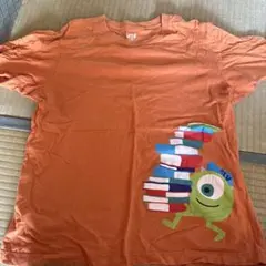 オレンジ色のキャラクターTシャツ