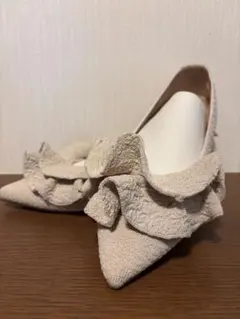 【Öffen（オッフェン）】40フリル付きベージュフラットシューズ