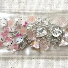 ネイルパーツ　まとめ売り　キティ　ハート　バラ　クロム　リボン　ビジュー