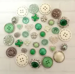 お譲り❤シルバー系ヴィンテージボタンアソートセット(足カット済み多め)♪〈86〉