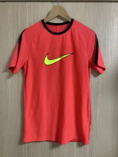 NIKE トレーニングシャツ レッド×イエローのサムネイル