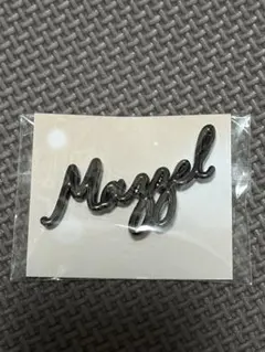 MAZZEL カーシヴブローチ OnlyYou