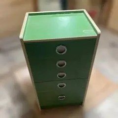 緑色の5段箪笥　昭和レトロポップ　グリーン