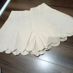 ベージュ スカラップヘム キュロットのサムネイル