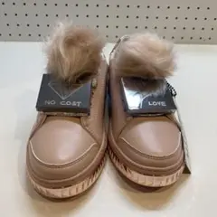 ファー付きベージュスニーカー