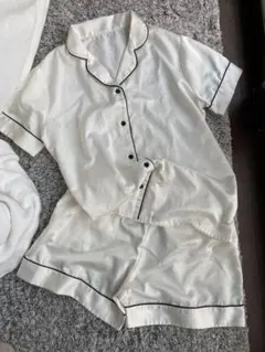 GU　ホワイトサテンパジャマセット Mサイズ