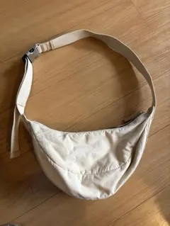 クリーム色 ショルダーバッグ 調整可能
