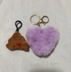 ハート型ファーチャームとうんちチャームのセット