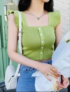 SHEIN DAZYニット タンクトップ フロントボタンのサムネイル