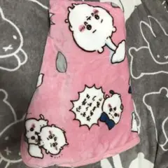 ちいかわ　ハーフサイズ　ブランケット　寄生されちゃった！