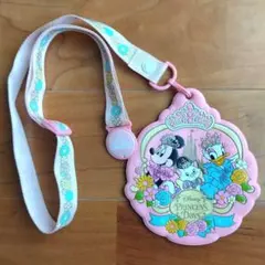 ディズニープリンセス　パスケース　中古