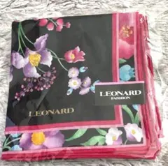 新品＊未使用☆LEONARD レオナール　ハンカチ ブラック　華やか上品な花柄のサムネイル