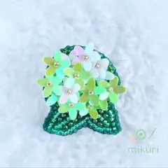 グリーンカラー紫陽花のビーズ刺繍ブローチ　ハンドメイドアクセサリー