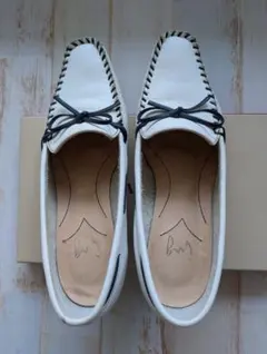 ingのホワイト ローファー