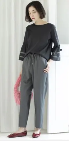 美脚ストレッチイージーテーパードパンツ【洗濯機洗い可】