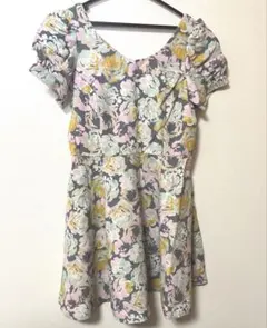 新品未使用シュープリームララ花柄ワンピース