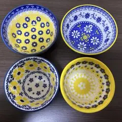 値下げ　ポーランド風　北欧風　青と黄色の花柄 陶器小鉢4個セット