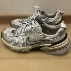 Nike V2K RUN HJ4497-100 シルバー スニーカー