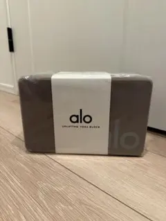 ALO Uplifting Yoga Block ブラウン