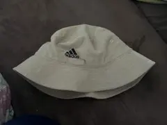 adidas ベージュ バケットハットのサムネイル