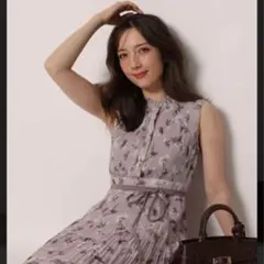 美品✨Apuweiser-riche ぼかしフラワー プリーツ ワンピースのサムネイル