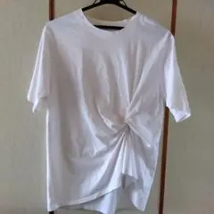 GU ねじりデザイン ホワイトTシャツ