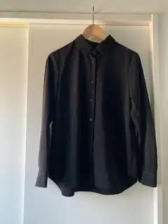 GU 黒いドレープシャツ 長袖