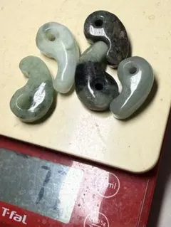 奉仕品　ミャンマー翡翠勾玉5個