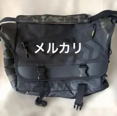 ダイワ　メッセンジャーバッグ　黒　迷彩　DAIWA フィッシングバッグ　斜めがけのサムネイル