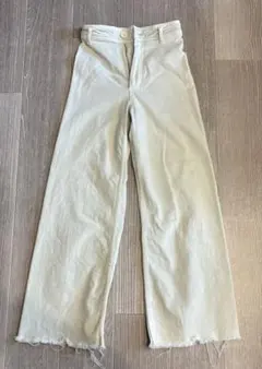 ZARAのホワイトワイドデニム