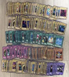 遊戯王カード 大量まとめ売り 初期/旧カード多数 約13cm分 ジャンク扱いのサムネイル