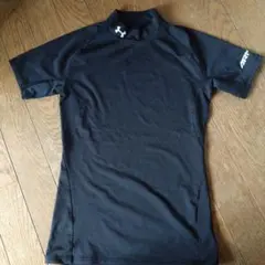 UNDER ARMOUR　ジュニアサイズ　アンダーシャツ黒のサムネイル