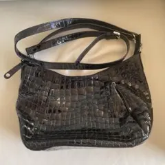 コッコフィオーレ ブラックエナメル ショルダーバッグ