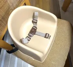 ベージュ ベビーチェア 調整可能ストラップ付き