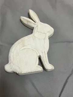 ウサギの木製置物 ホワイト