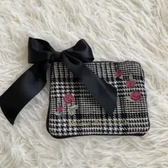 2ウェイ メゾンドフルール ポーチ ティッシュケース 刺繍　バラ 花柄 チャームのサムネイル