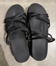 夏に！ブラックストラップ厚底サンダル