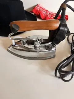アンティーク　業務用　レトロアイロン 木製ハンドル　ビンテージ　ディスプレイ